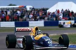 乐鱼官网-F1车队回归首秀大放异彩，电竞国家队主场球迷高呼名字